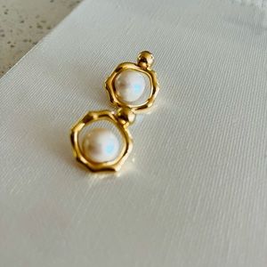 Freshwater pearl earring